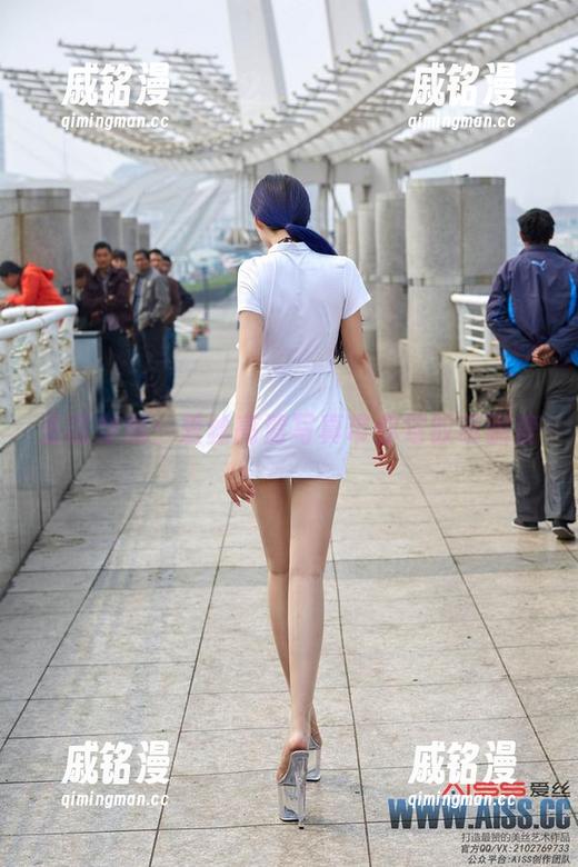 圣诞穿越：爱丝高清写真带你驾驭萌驯鹿