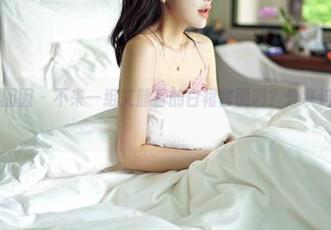Feilin嗲囡囡 – 不来一组艾静香的白裙套图吗？分享这绝美姿态！