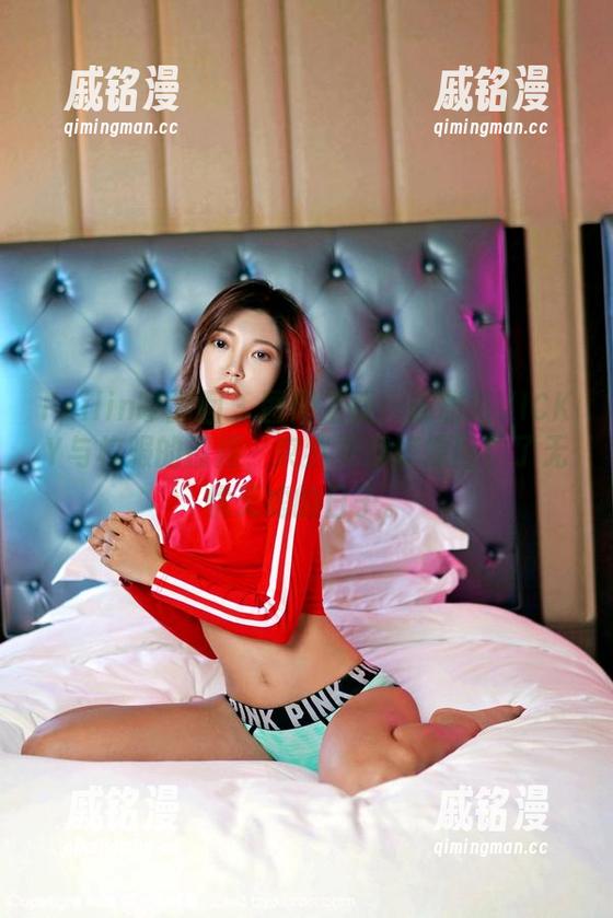 Feilin嗲囡囡 - 图册上线！陈雅漫VICKY与校服的摇摆，突然觉得好像回到了无忧无虑的日子。