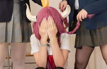 一边欣赏MiMi Chan的写真,脑子里一边打着甘露寺蜜璃的翻糖蛋糕