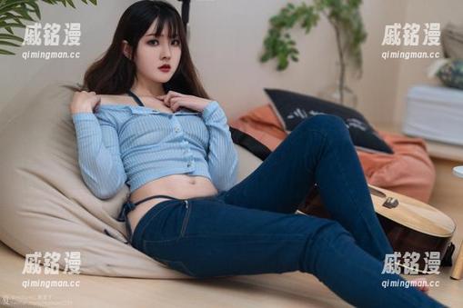 Natsuko夏夏子 看这Natsuko夏夏子的黑白cos,像是去了某种不太寻常的地方。
