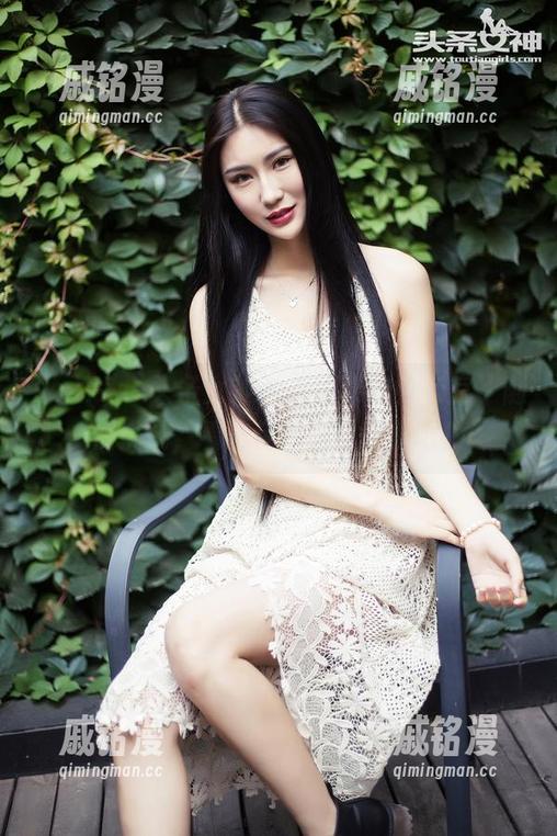 TouTiao头条女神-刘瑾希 TouTiao头条女神 - 刘瑾希的办公室,随便挑挑,看这精选的写真集吧!