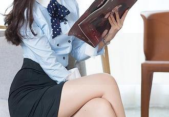 TouTiao头条女神 – 私拍里的娜露，无意间流露出的粉色气息和原图