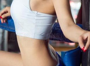 UGirls尤果网 - 尤娜娜的教室:免费原图,看我是否能把黑板擦得一干二净!