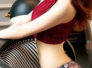 UGirls尤果网 – 脱离常规，谭晓彤最新写真中的礼服，简直让人期待！