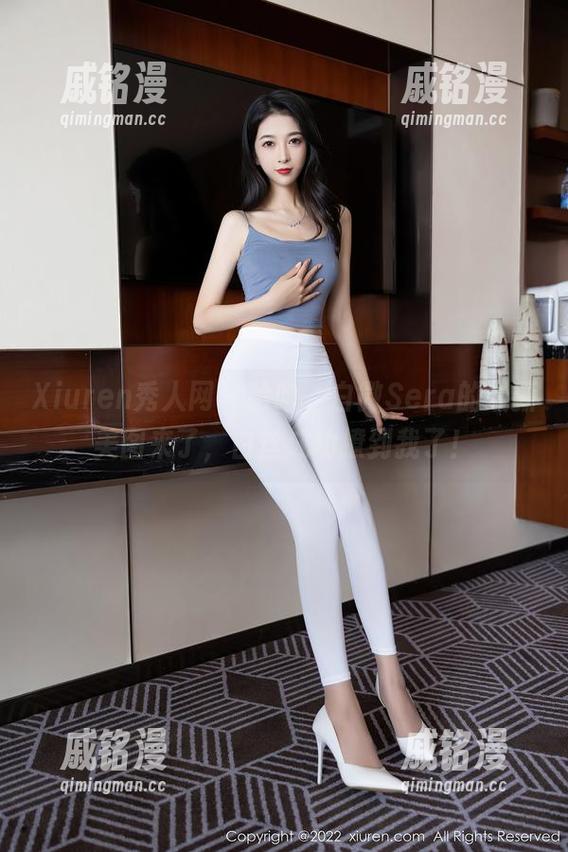 Xiuren秀人网 - 哈哈，白微Sera的最新美图来了，白丝成功撩到我了！