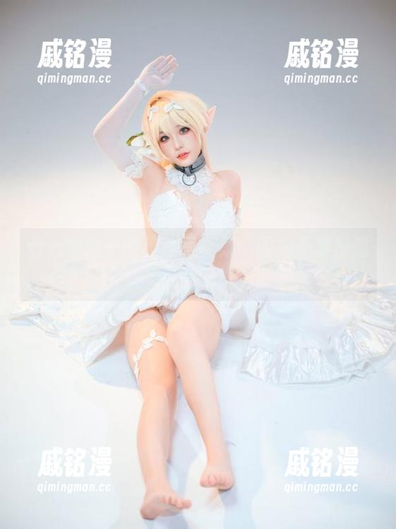 七七娜娜子 七七娜娜子的校服写真集:因为不穿反而更有戏!