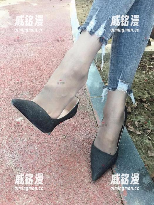 微密圈 - 偷偷看丝月神的图包，船袜加上高跟，一个完美轮回？