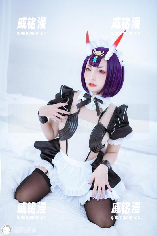 二佐Nisa 二佐Nisa的最新作品集:这肚兜带点儿乖张风情!