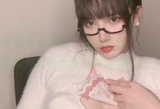 若不下载你十七鸽的“白色护士”写真集，你只会对这份优雅感到匆匆而过。