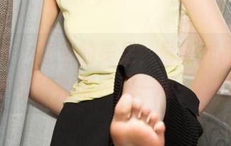 克拉女神 – 佳莹的美足，最新作品集：要不干脆给我来一双一模一样的？