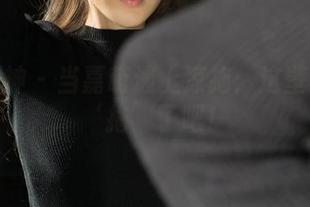 克拉女神 – 当嘉萌遇上凉拖：这壁纸也太‘拖’了吧！