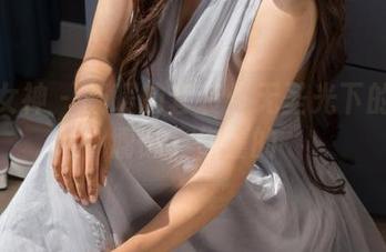 克拉女神 – 杨暖的套装：无圣光下的略显慵懒，你懂的