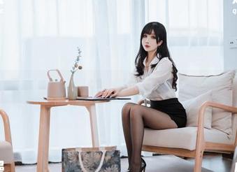 那位女仆——凉凉子，分享她的日常套图，脑海里开始跑马灯了