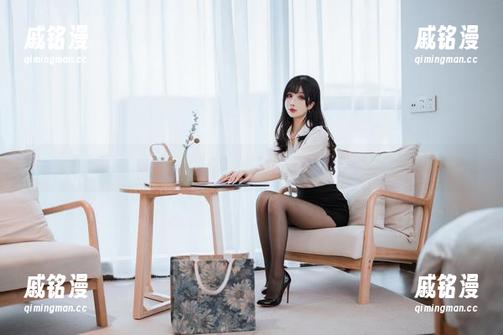 那位女仆——凉凉子，分享她的日常套图，脑海里开始跑马灯了