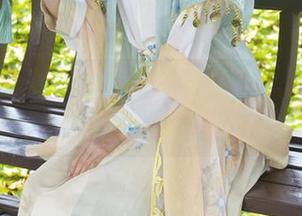 初夏女神 – 柒柒的私拍：水手服？没错，连海鸥都想试试！