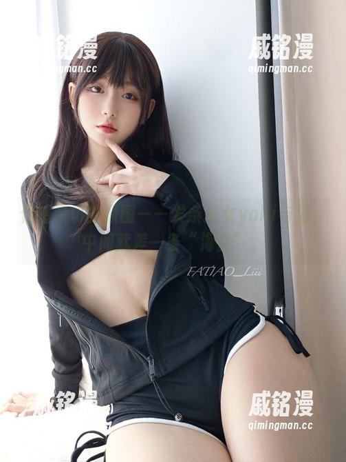 发条少女yoki 倍感亲切的原图——发条少女yoki与海,中间就差一条“海鱼”。