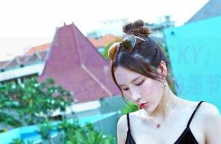嗲囡囡 – 白裙VS陈雅漫VICKY：从原图里找出最让人心里痒痒的细节。