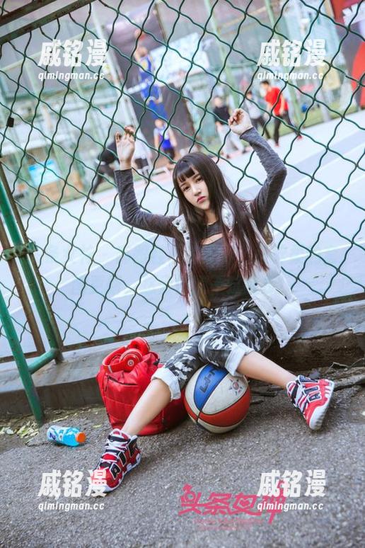 头条女神-张梓柔 头条女神 - 高跟鞋下的世界,张梓柔的套图更新,愁云惨淡不过散步!