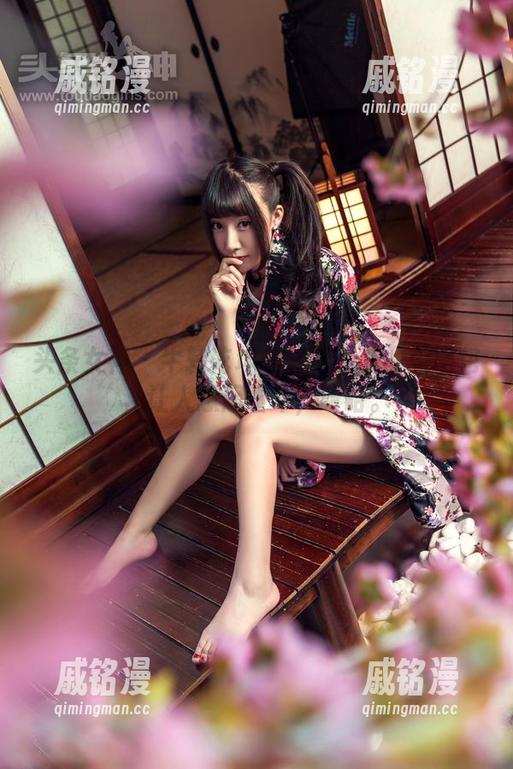 头条女神-松果儿 头条女神 - 牛转乾坤——松果儿的美图包,让人想起童年,哈哈。