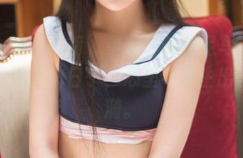 头条女神 – 没错，秦若兮的裸足写真让我想起了沙滩的日子，心里不免生出些许涟漪。