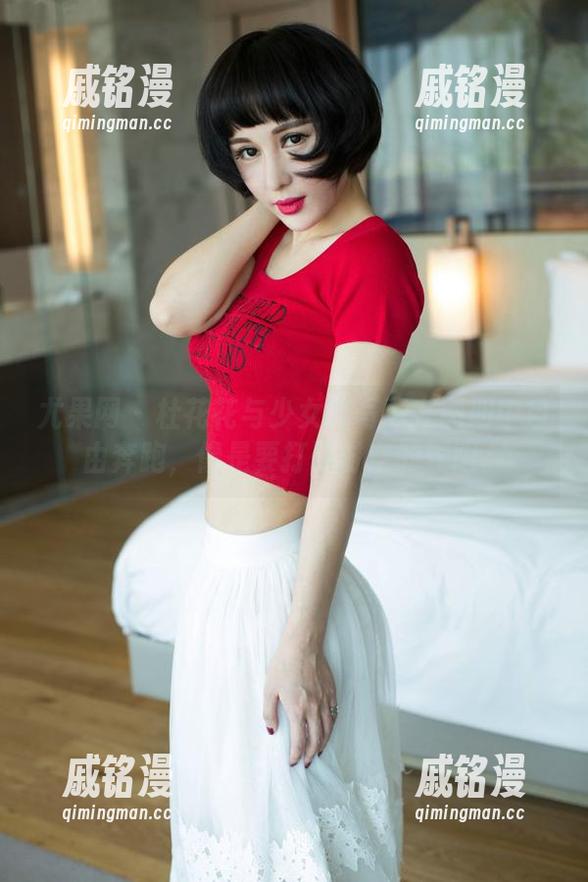 尤果网 - 杜花花与少女的写真在图册中自由奔跑，像是要打破时空的界限。
