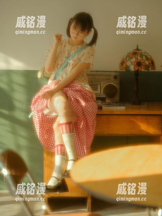 私房写真：幼水铃衣晨醒后的随意一瞥