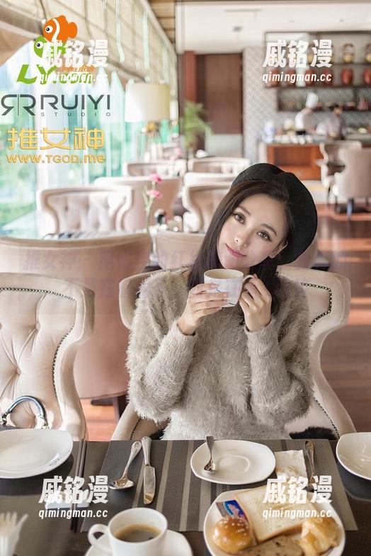 推女神-施忆佳 推女神 - 施忆佳的红裙美图分享:我真的不是在看裙子,而是在看...咳咳
