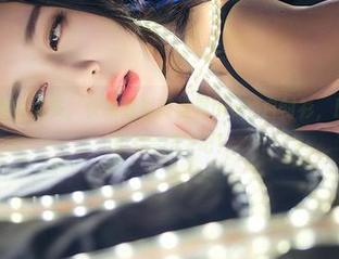 推女神 – 懒得说太多，快来看看绮里嘉ula的白衬衫，原图里的姿势也太会摆了吧！