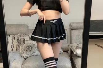 微密圈 – 提袜少女的女仆写真，竟然让我想起了那只猫？奇怪。