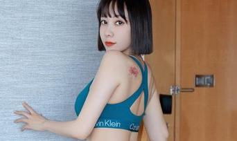 微密圈 – 果儿Victoria在春光里“捉”资源，私拍侵入式路过