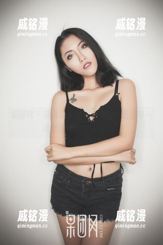 果团网-莫雅淇 果团网 - 莫雅淇白衬衫合集,作品里每一张都像是在偷偷低语。