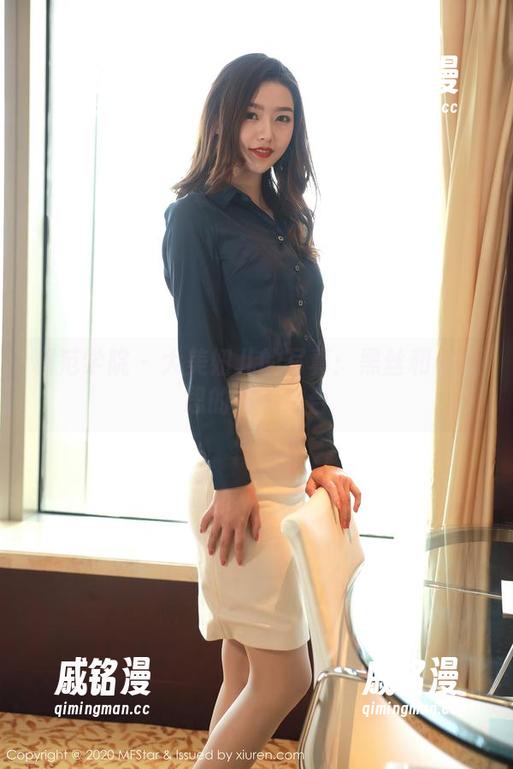 模范学院-大美妞儿 模范学院 - 大美妞儿的写真:黑丝和小心思的完美结合