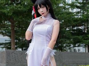 樱落Selena在野中游，私拍合集中竟发现她的裸足秘诀！