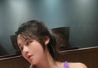 微密圈 – 水蜜桃米米的清纯美图：看了这壁纸，我顿时桃花开了！