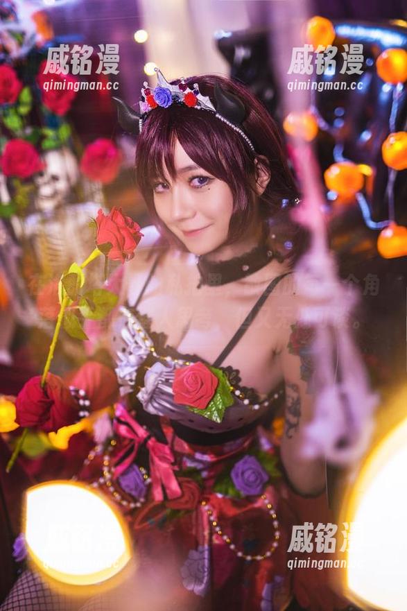 洛丽塔大哥 在洛丽塔大哥的私拍里,散图的每一个角落似乎都在催人思考,但又无处可谈。