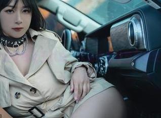 浅安安的在线女王状态，作品中有种特别的轻松感。