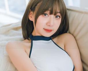 浅安安不务正业的写真资源，瞧这“翠雀媚”，迷人的小妖精吗？
