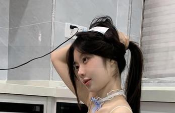 微密圈 – 图片合集：火龙果羊的红色吊带，似乎很有味道。