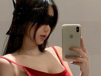微密圈 – 风靡泳池的火龙果羊！她的写真分享让人心被“洗净”！