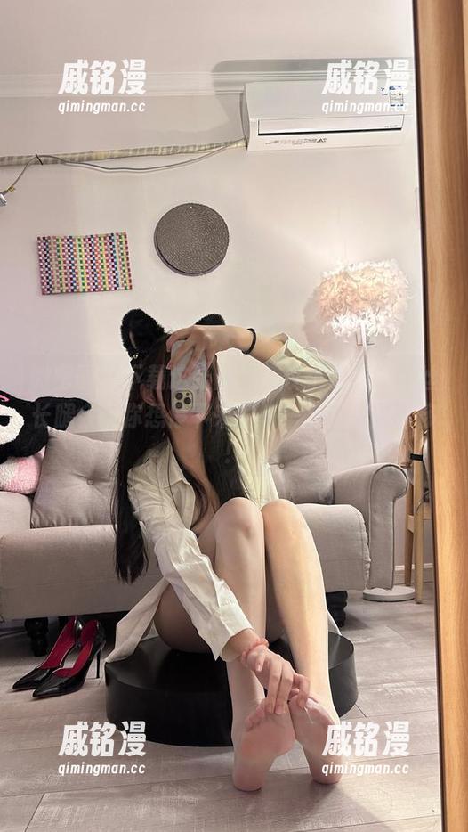 玫桃泡芙 微密圈 - 下载这张图集,玫桃泡芙的黑丝长腿会让你想停下来的每一次都变得奢侈!