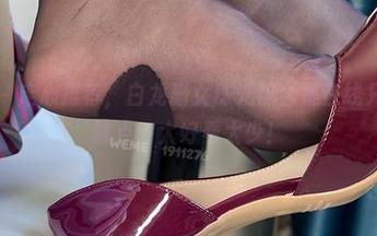 微密圈 – 走心推荐，白龙猫女珠光袜合集在线只有一件缺点：太好看太少！