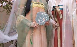 秀人网 – 免费？我只想看M梦baby的美脚作品，这算是定制服务吗？