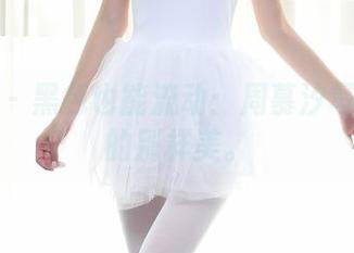 秀人网 – 黑色也能流动：周慕汐写真图集的别样美。