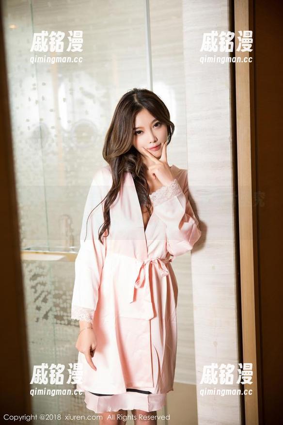 秀人网-奈奈Fox 秀人网 - 奈奈Fox的连衣裙,私房片里究竟藏了多少小心机?