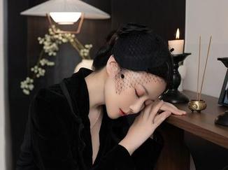 秀人网 – 安然maleah的丝袜写真集：看她的优雅在脚踝间游走，实在太迷人了吧。