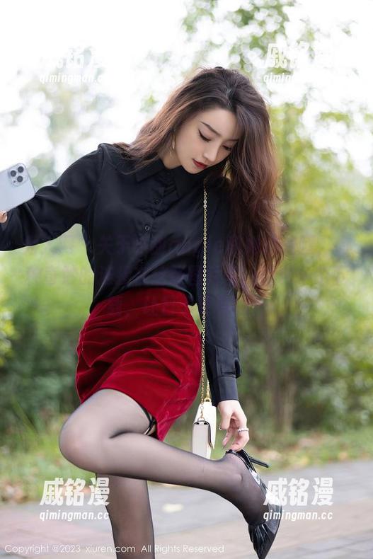 秀人网 - 关于小甜angle和她的美腿，有种奇妙的连接在这张图片里，给它一个下载，让日子更有趣！