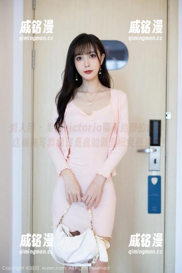 秀人网-果儿victoria 秀人网 - 果儿victoria带着抬脚的精彩,这棉袜写真绝对是我的新壁纸灵感来源!
