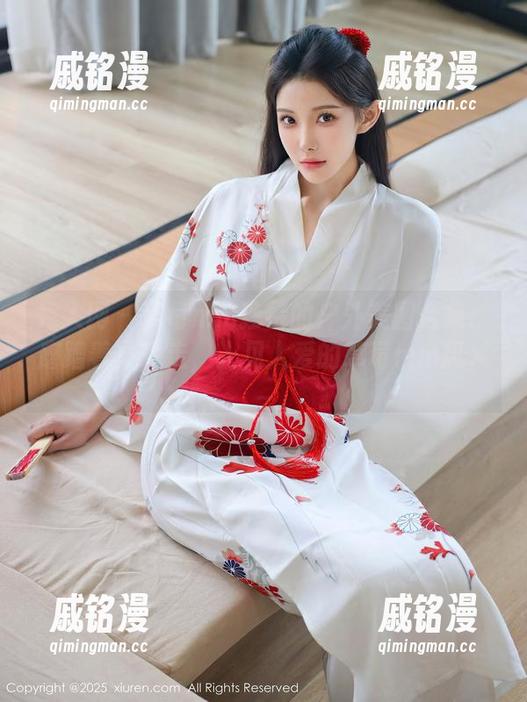 秀人网 - 草莓mm独特的户外美图合集：磨蹭着不想走，人见人爱的草莓mm风采～