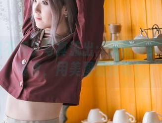 秋楚楚不秃头写真流出：天使其实很爱吃零食，用美图遮住嘴！